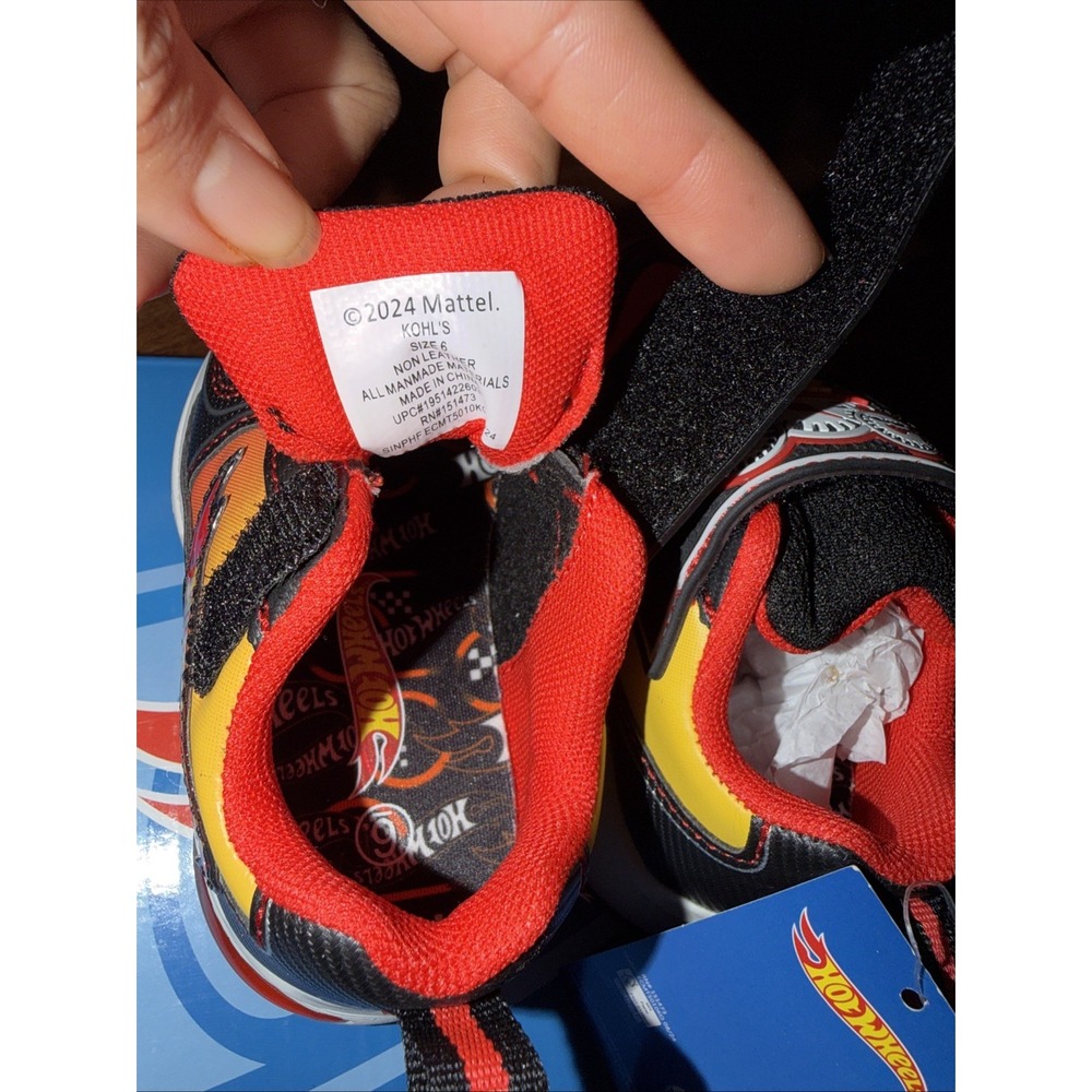 Mattel Hot Wheels Tennis Shoes Toddler Light Up Boy 6 Sneakers‎ NWT New In Box - Picture 5 of 6